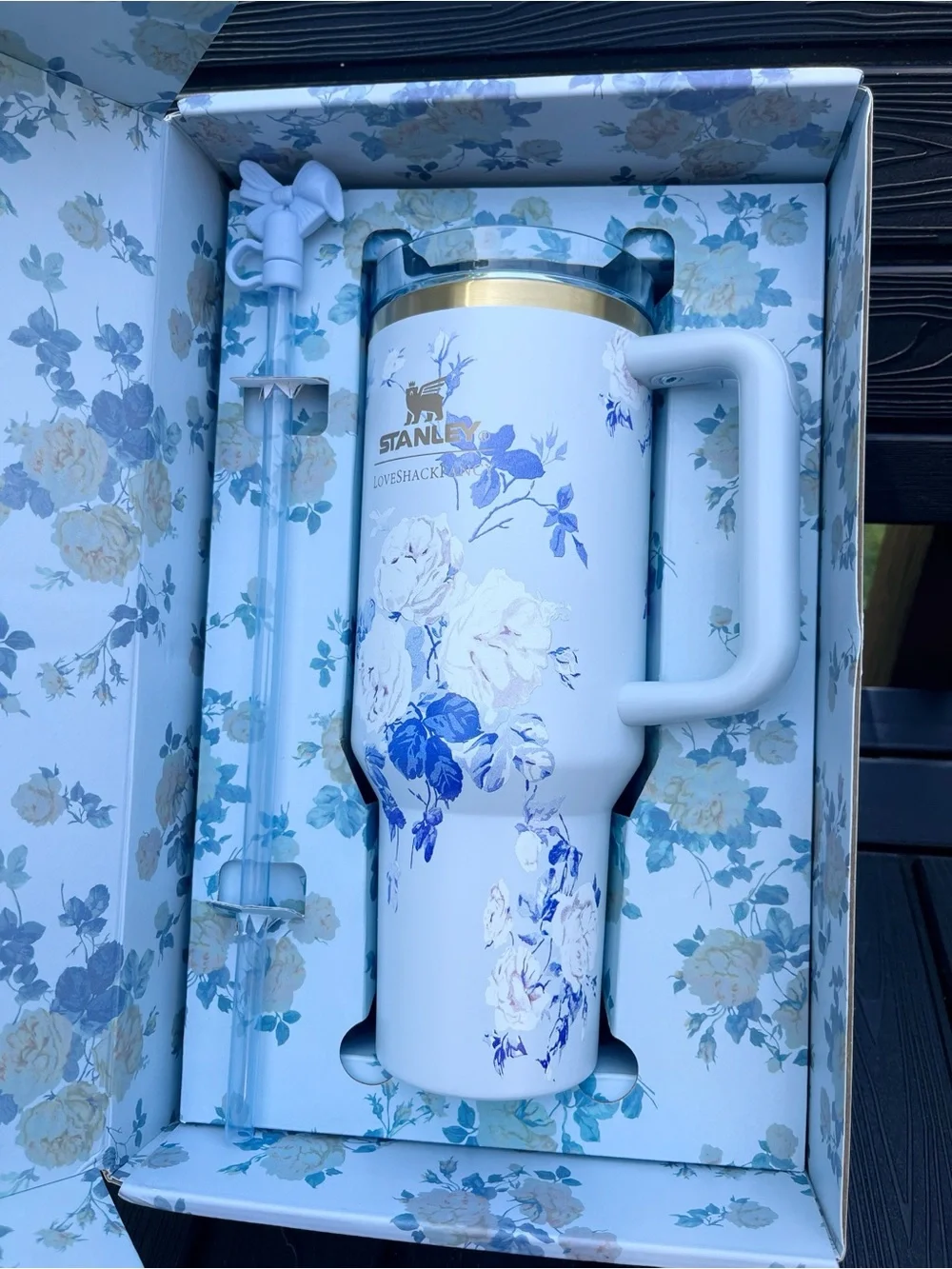 Stanley Blue Floral 40oz Cup - Picture 3 of 8